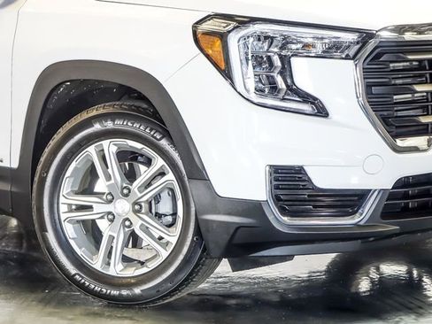 Certified 2023 GMC Terrain SLE w/ Driver Convenience Package FWD image 4