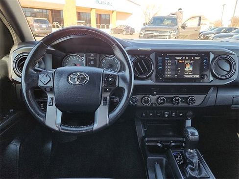 Used 2018 Toyota Tacoma SR image 12