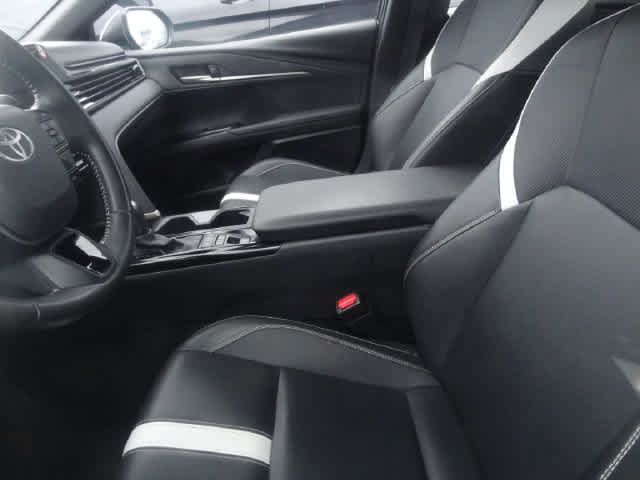 Used 2025 Toyota Camry SE FWD image 4