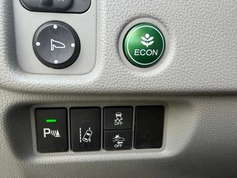 Used 2017 Honda Pilot Touring image 13