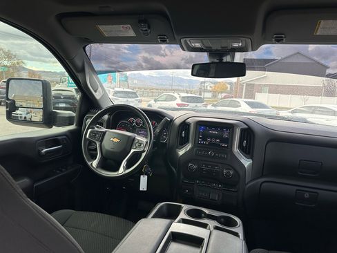 Used 2022 Chevrolet Silverado 2500 Custom w/ Custom Value Package image 14