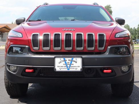 Used 2017 Jeep Cherokee Trailhawk AWD/4WD image 13