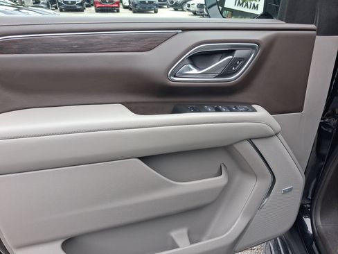 Used 2024 Chevrolet Suburban LT RWD image 12
