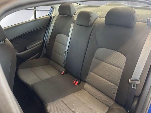 Used 2017 Kia Forte LX image 18