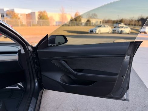 Used 2020 Tesla Model 3 Standard Range image 19
