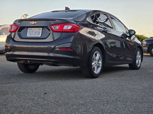 Used 2017 Chevrolet Cruze LT FWD image 17