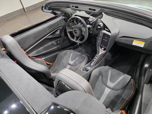 New 2025 McLaren 750S Spider RWD image 25