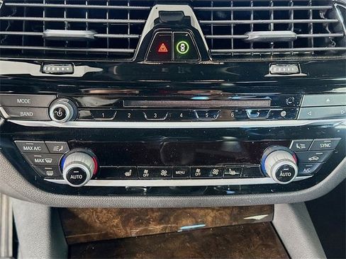 Used 2019 BMW 540i xDrive w/ Premium Package image 16