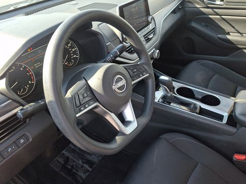 Used 2024 Nissan Altima 2.5 SV image 25