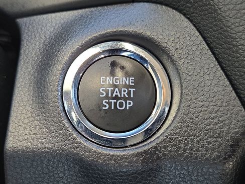 Used 2025 Toyota RAV4 XLE image 20