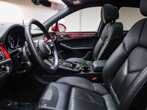 Certified 2025 Porsche Macan image 22