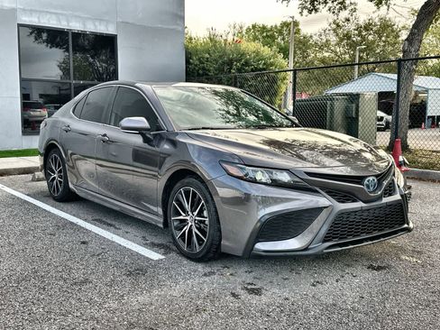 Used 2022 Toyota Camry SE w/ Audio Upgrade Package image 11