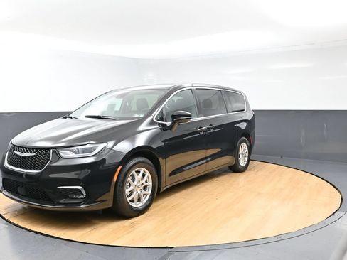 Used 2025 Chrysler Pacifica Select FWD image 6
