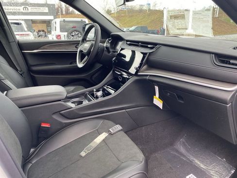 New 2026 Jeep Grand Cherokee Altitude AWD/4WD image 10
