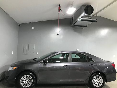 Used 2014 Toyota Camry FWD image 6