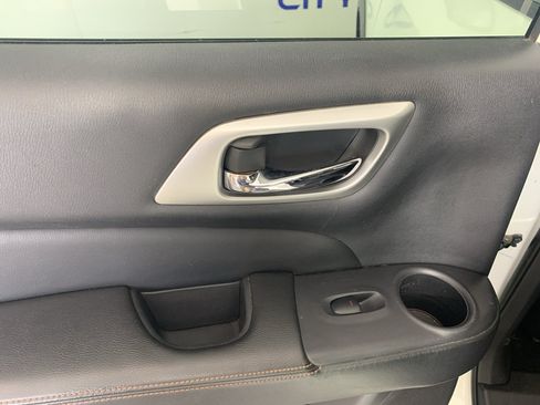 Used 2019 Nissan Pathfinder SL AWD/4WD image 30