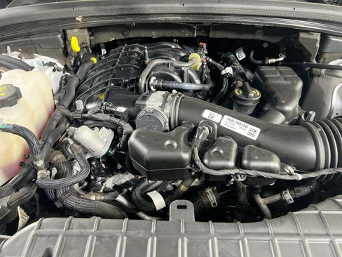 Used 2023 Jeep Grand Cherokee Laredo AWD/4WD image 27