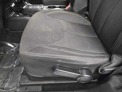 Used 2016 Jeep Wrangler Sahara w/ Connectivity Group image 23