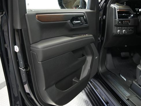 New 2026 GMC Yukon Denali w/ Denali Reserve Package AWD/4WD image 28