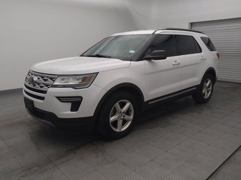 Used 2019 Ford Explorer XLT image 2