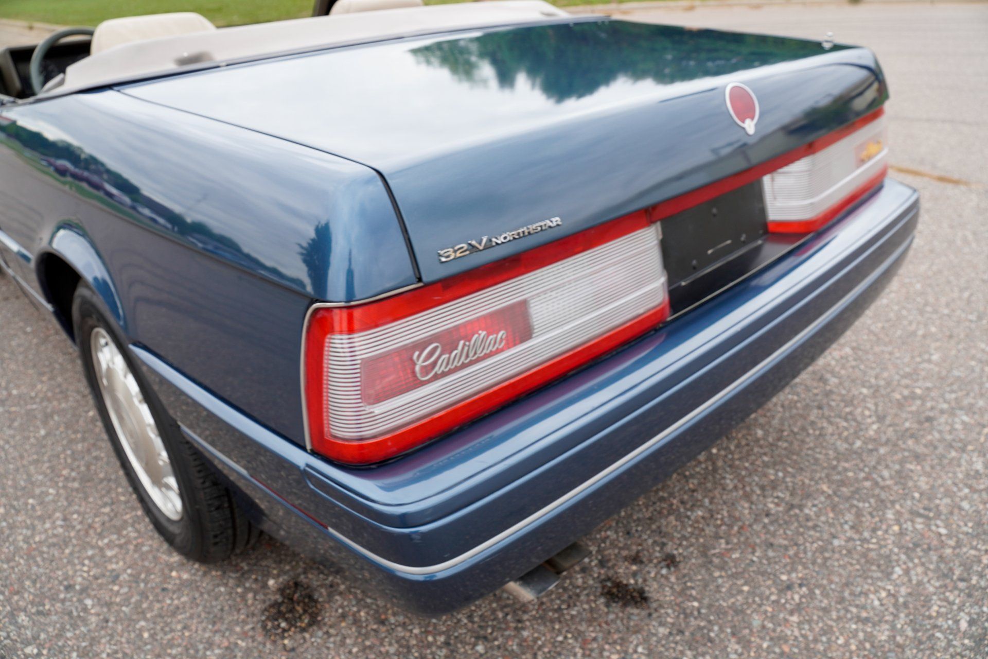 Used 1993 Cadillac Allante FWD image 36