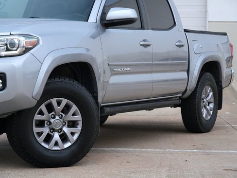 Used 2018 Toyota Tacoma SR5 RWD image 25