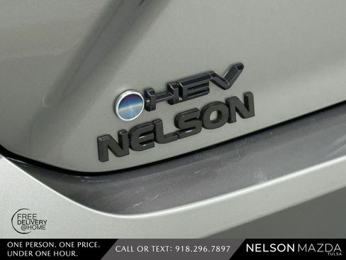 Used 2025 Toyota Camry SE w/ Convenience Package FWD image 15
