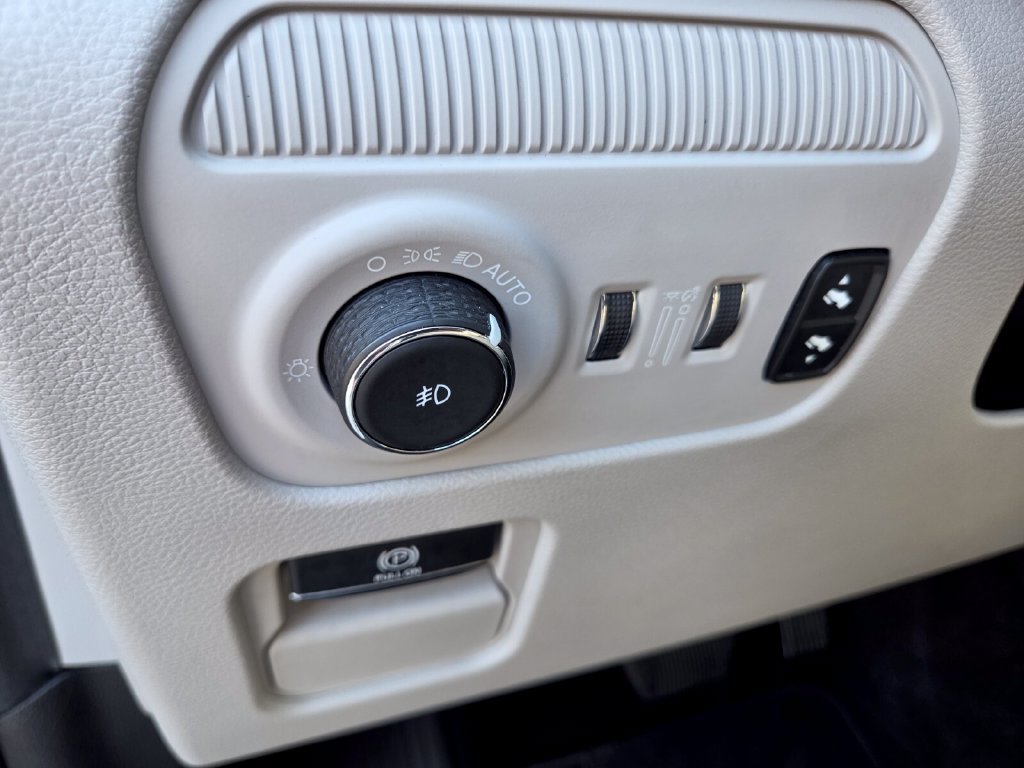 Used 2024 Jeep Wagoneer Series II w/ Flexible Seating Group RWD image 12