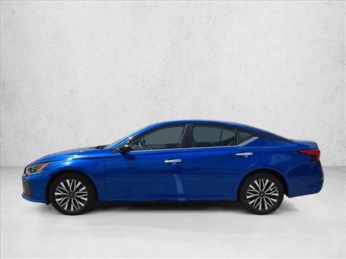 Used 2025 Nissan Altima 2.5 SV FWD image 9