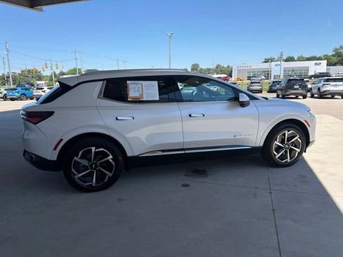Used 2024 Chevrolet Equinox EV LT AWD/4WD image 8