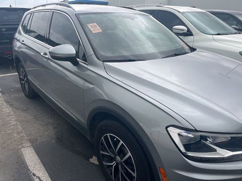 Used 2021 Volkswagen Tiguan SE image 3