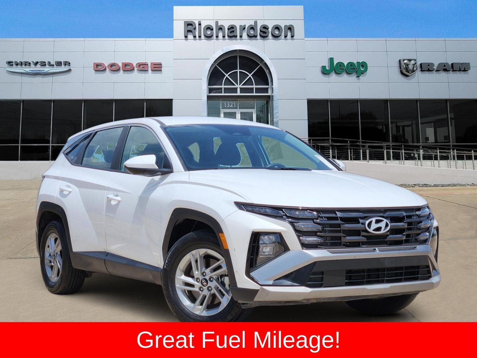Used 2025 Hyundai Tucson SE FWD image 1