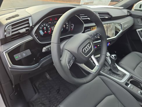 New 2025 Audi Q3 2.0T Premium image 16