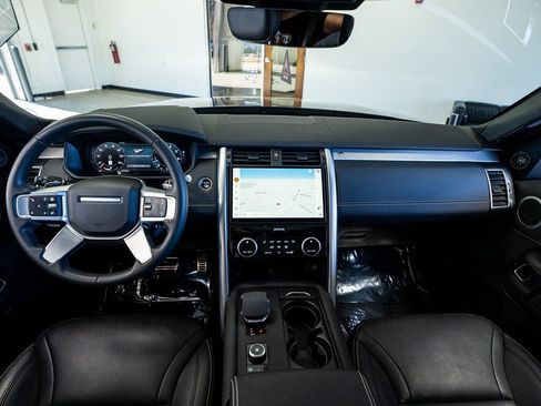 Used 2024 Land Rover Discovery Dynamic SE image 55