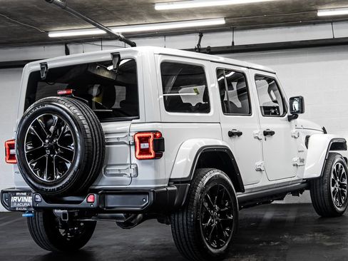Used 2024 Jeep Wrangler Unlimited Sahara w/ Safety Group AWD/4WD image 5