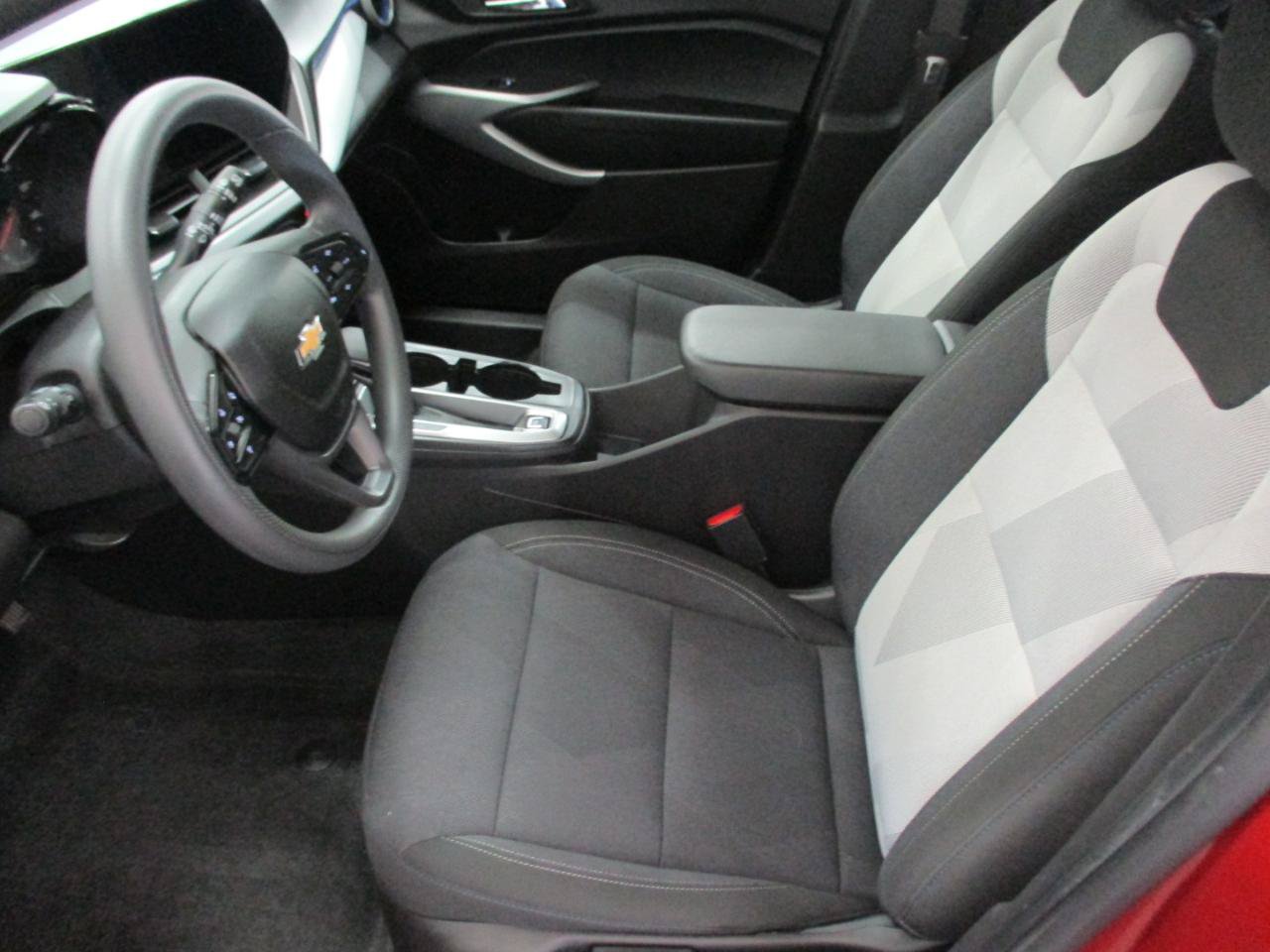 Used 2024 Chevrolet Trax LS FWD image 9