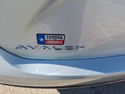 Used 2014 Toyota Avalon Limited image 13