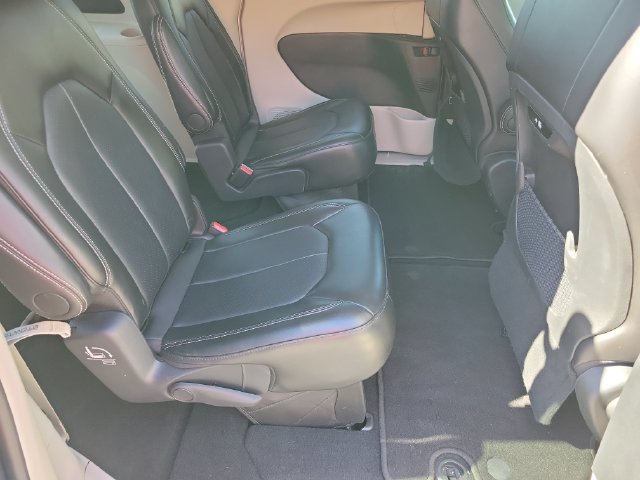 Used 2024 Chrysler Pacifica Touring-L FWD image 23