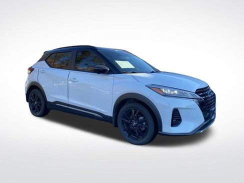 Used 2023 Nissan Kicks SR w/ SR Premium Package image 31