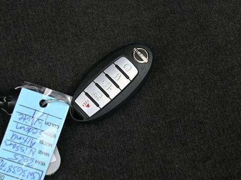 Used 2025 Nissan Altima 2.5 SV FWD image 32