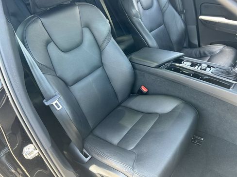 Used 2020 Volvo XC60 T5 Momentum w/ Protection Package Premier FWD image 29