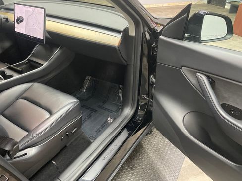 Used 2020 Tesla Model Y Long Range image 35