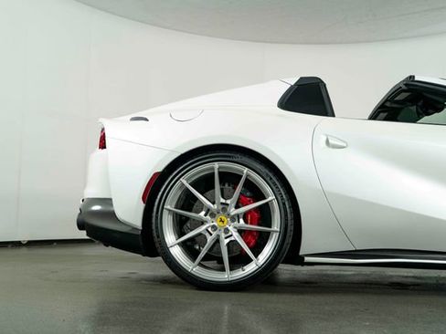 Used 2022 Ferrari 812 GTS RWD image 10