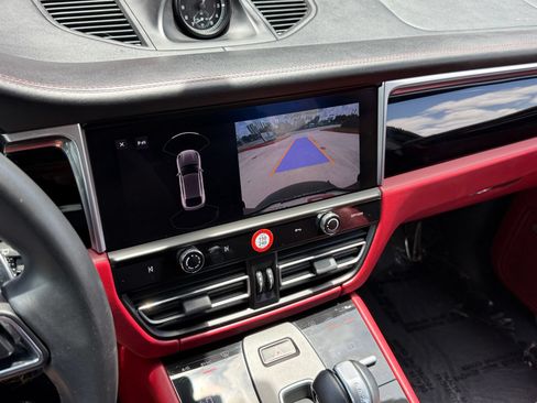 Used 2022 Porsche Macan S AWD/4WD image 25