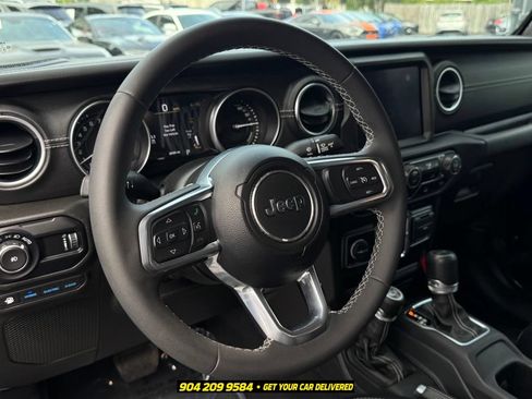 Used 2023 Jeep Wrangler Unlimited Sahara AWD/4WD image 16