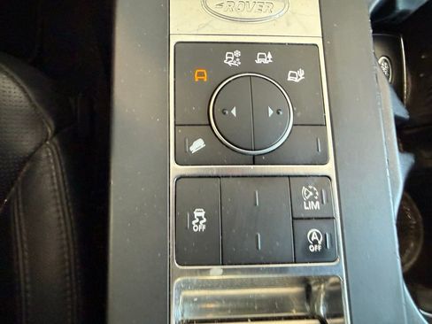 Used 2018 Land Rover Discovery SE image 34