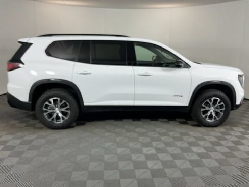 Used 2025 GMC Acadia AT4 w/ Luxury Package AWD/4WD image 4