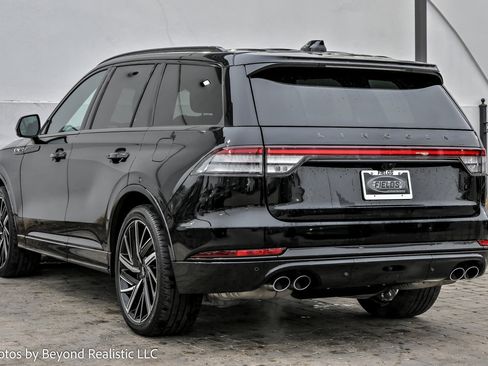 Used 2025 Lincoln Aviator Black Label w/ Jet Appearance Package image 5