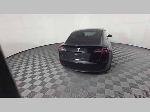 Used 2022 Tesla Model 3 Standard Range image 39