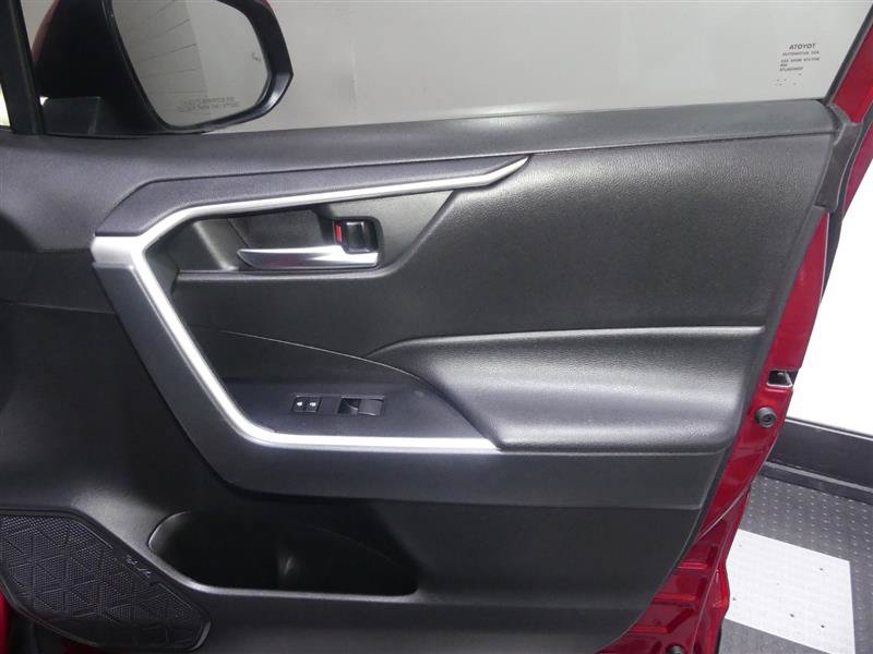 Used 2021 Toyota RAV4 XLE AWD/4WD image 19
